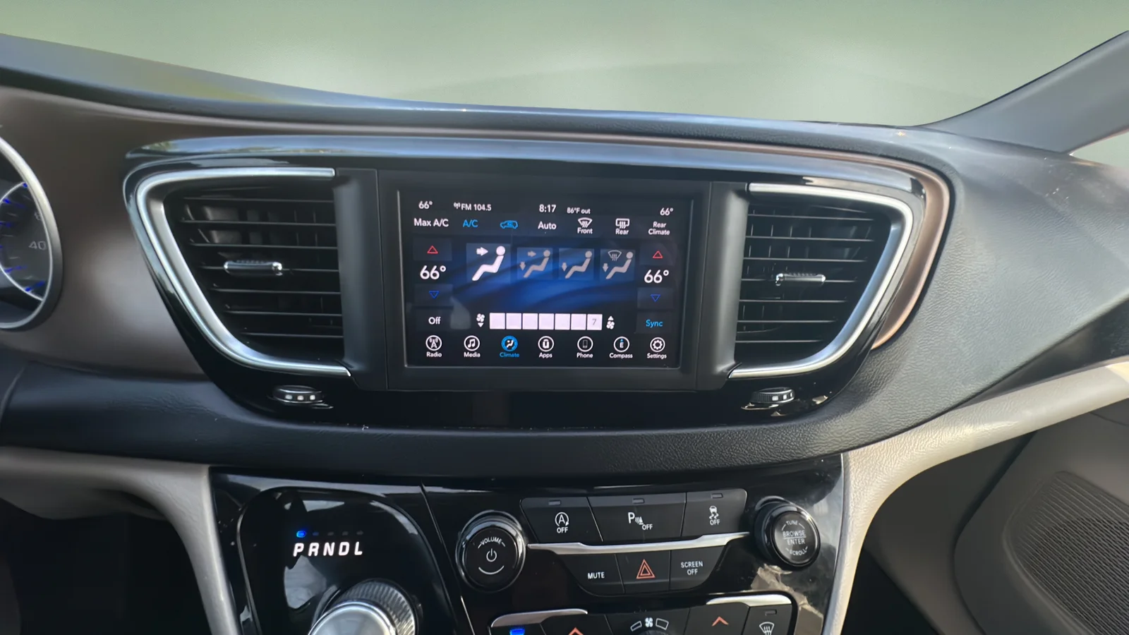 Used 2018 White Chrysler Touring Plus image 11