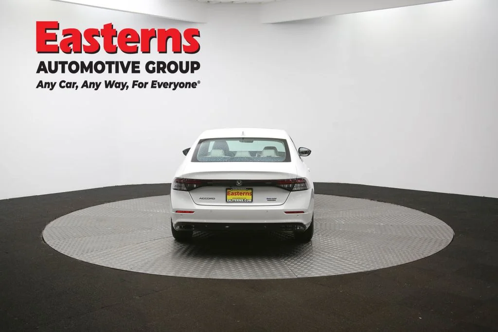 Used 2024 White Honda Touring image 35