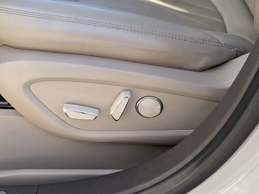 Used 2022 Pearl Metallic Lincoln Reserve image 17