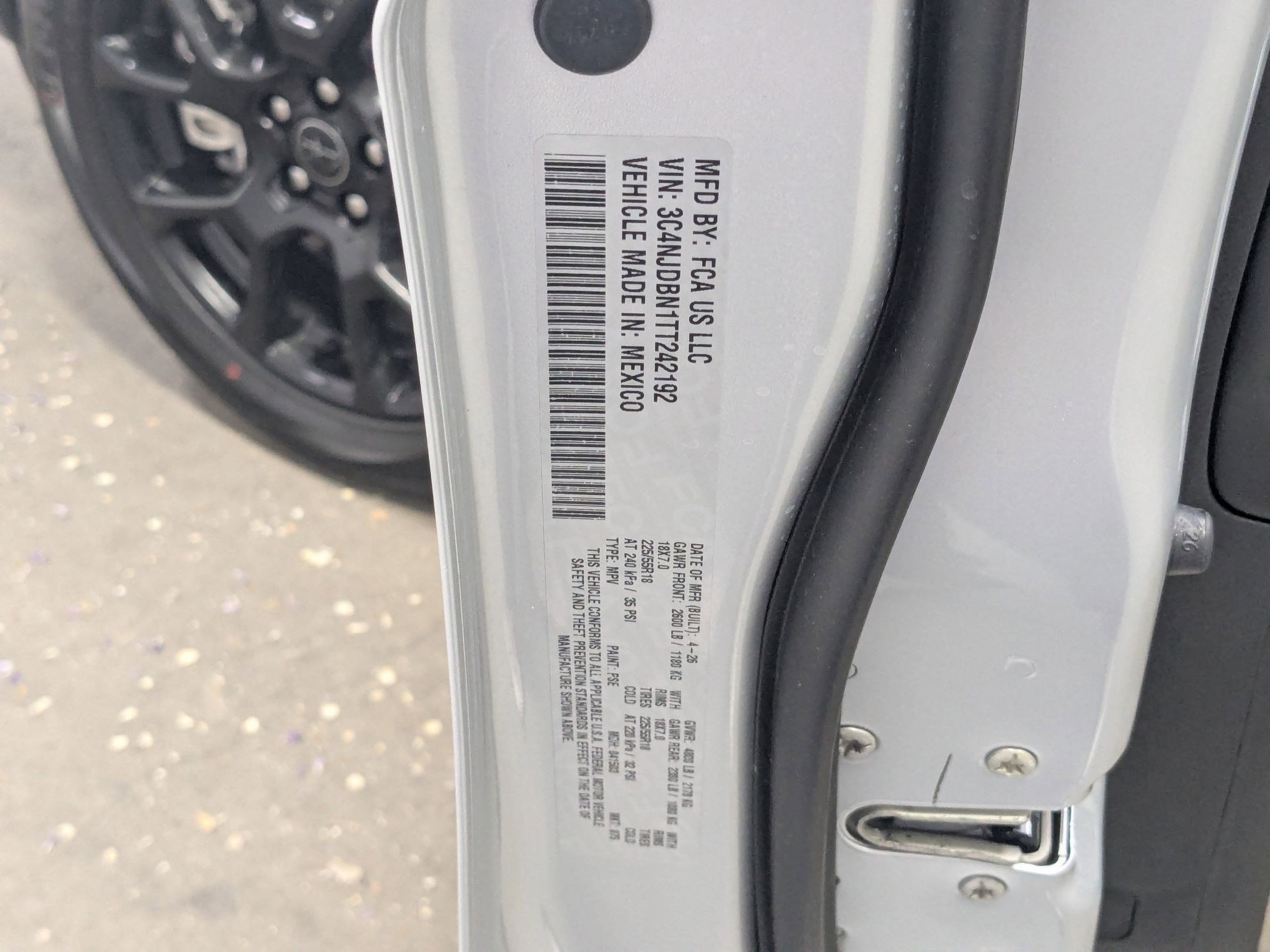 New 2026 Silver Zynith Metallic Clearcoat Jeep Latitude Altitude image 18