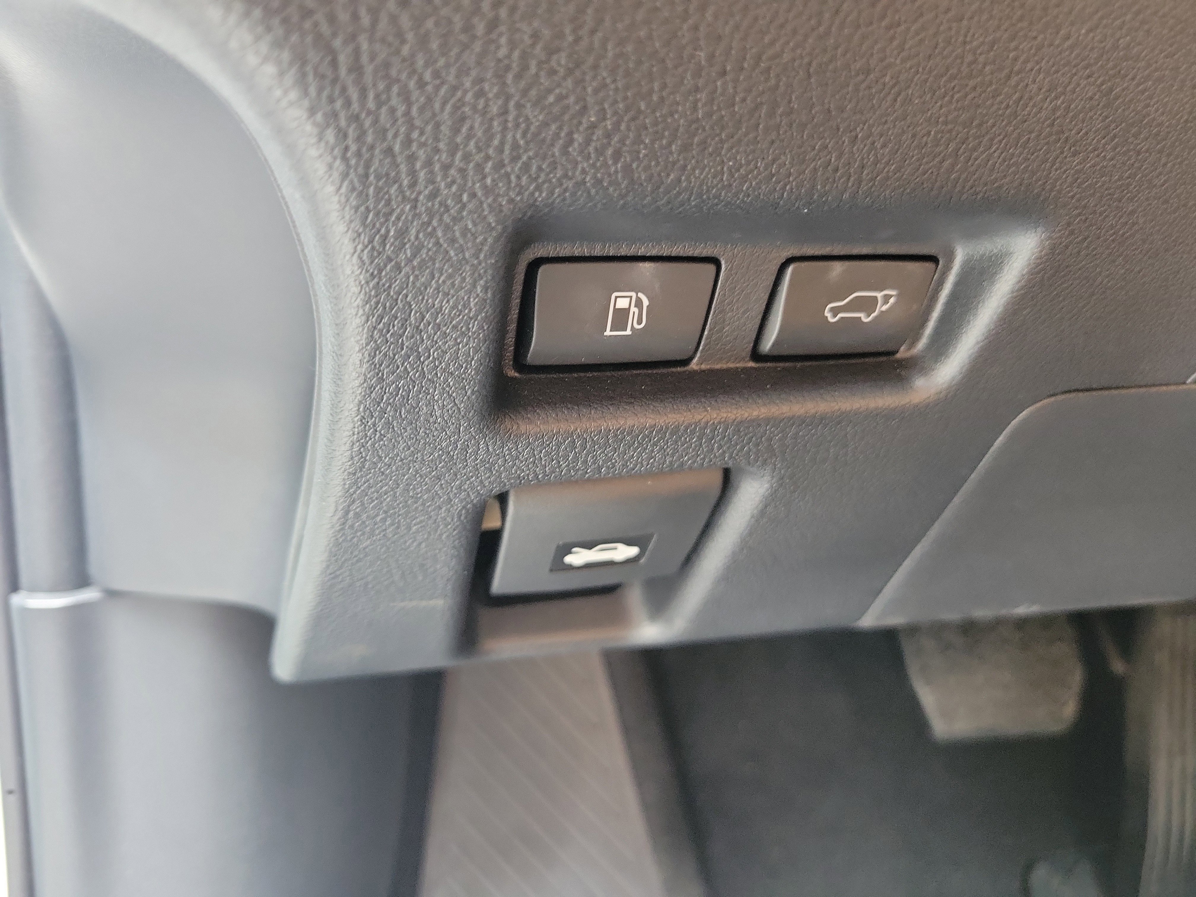 Certified Used 2025 White Pearl Lexus UX 300h Premium image 26