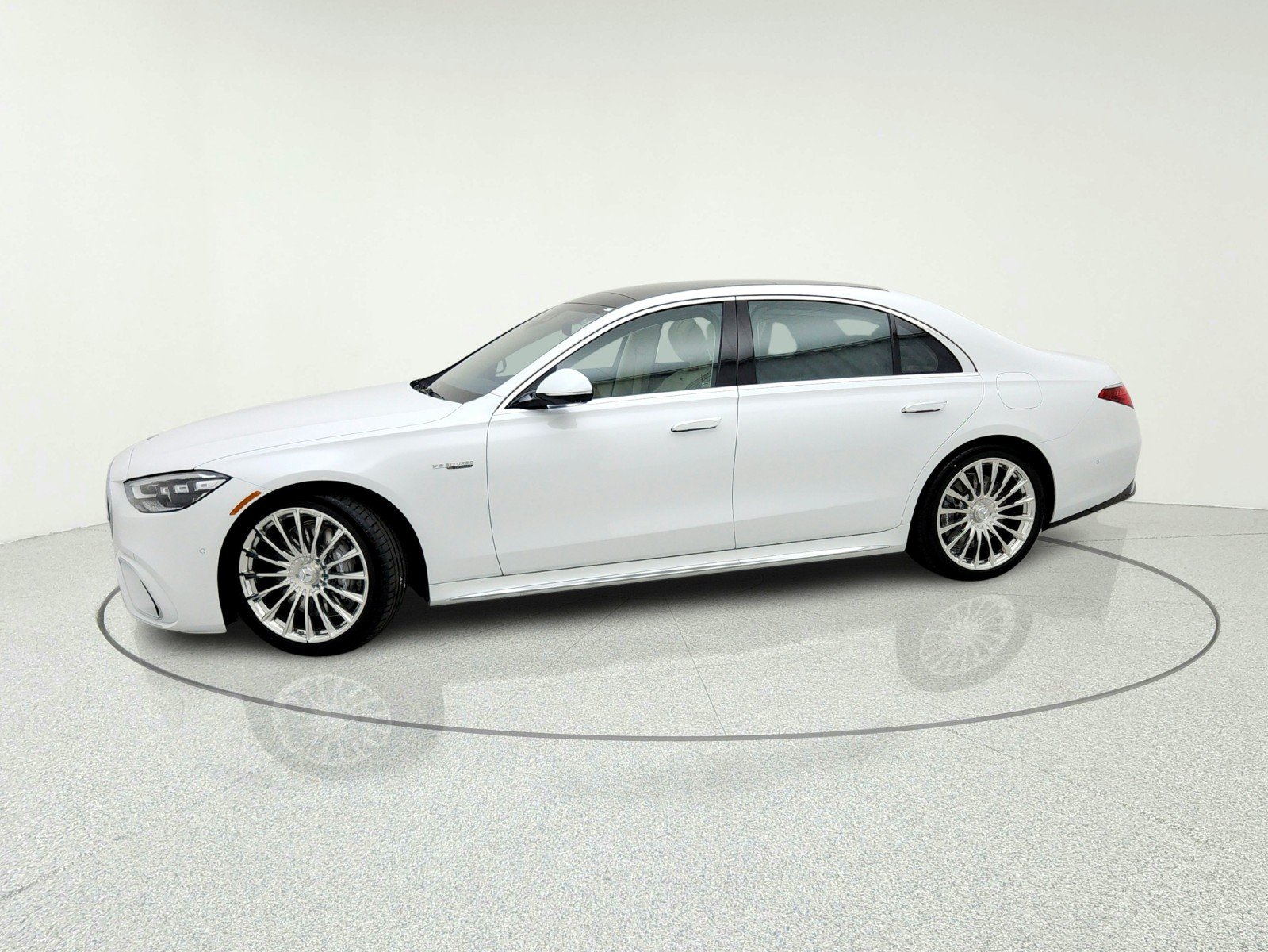 New 2026 MANUFAKTUR Moonlight White Metallic Mercedes-Benz AMG® S 63 E 4MATIC Sedan image 15
