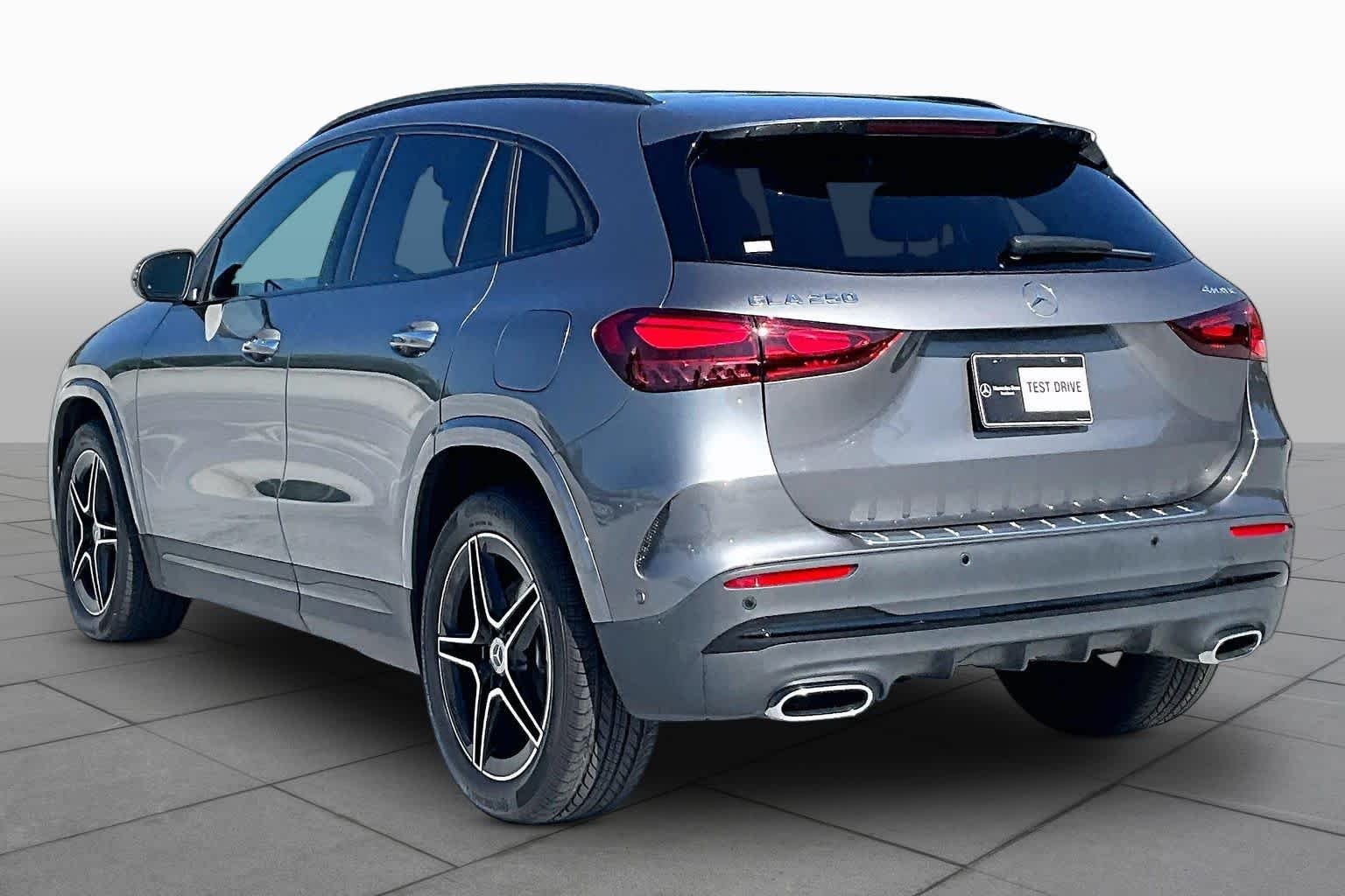 Used 2026 Mountain Grey Metallic Mercedes-Benz GLA 250 image 12