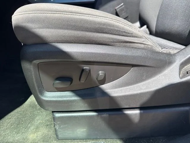 Used 2017 SILVER ICE METALLIC Chevrolet LT image 24
