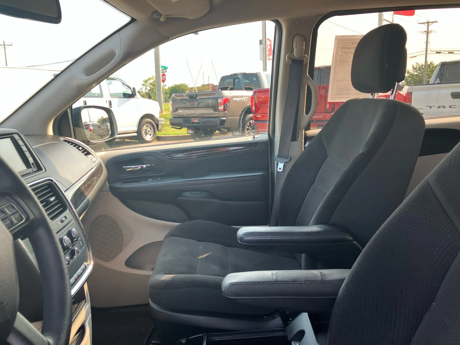 Used 2019 Granite Pearlcoat Dodge SE image 10