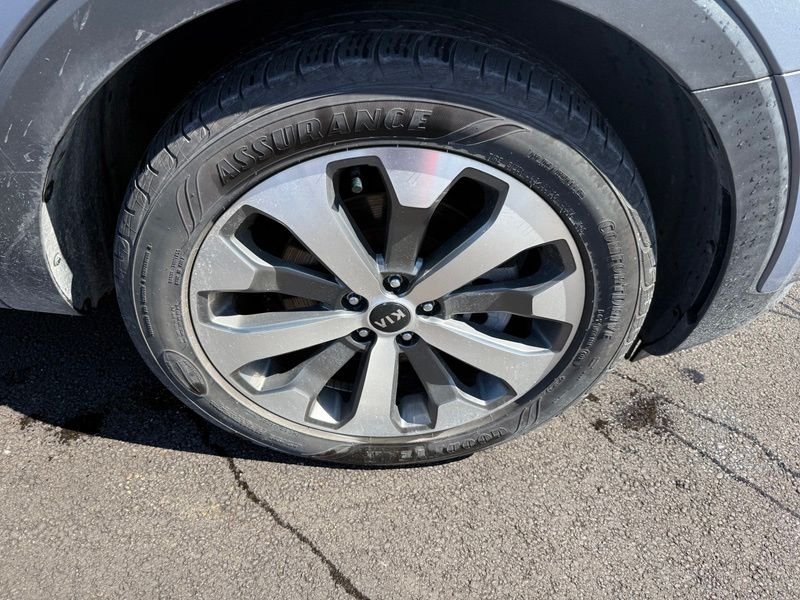 Used 2020 Silver Kia S image 16