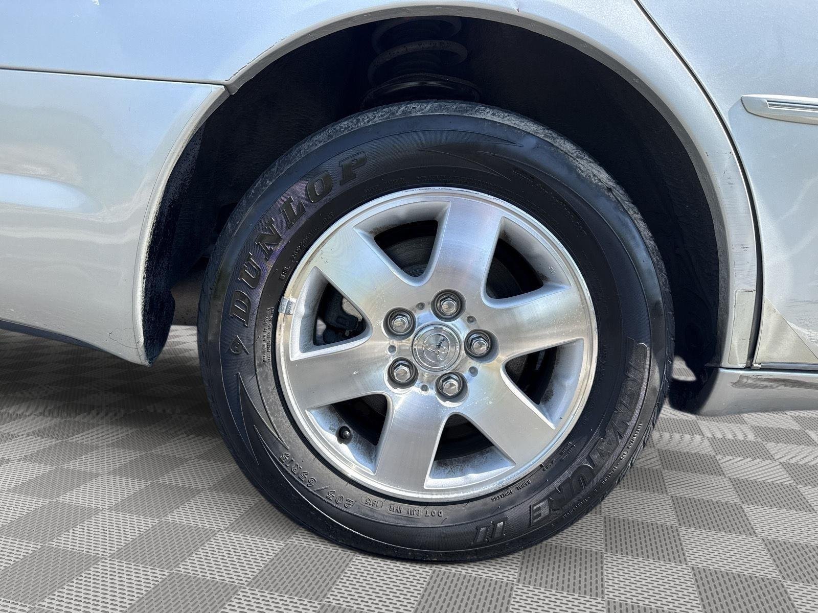Used 2002 Lunar Mist Metallic Toyota XL image 7