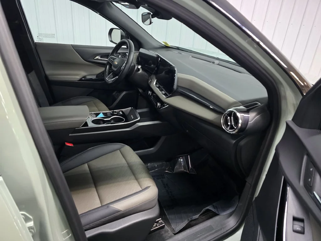 Used 2026 Green Chevrolet LT image 32
