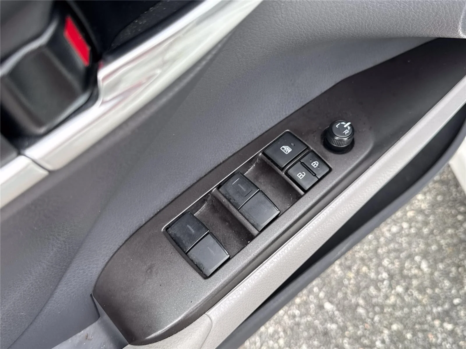 Used 2024 Ice Cap Toyota SE image 18