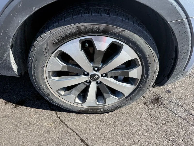 Used 2020 Silver Kia S image 16