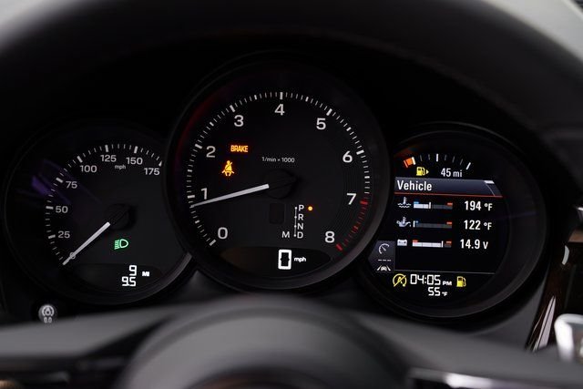 2026 Porsche Macan - Photo 14