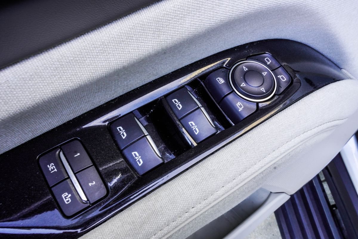 Used 2024 White Cadillac Sport Platinum image 33
