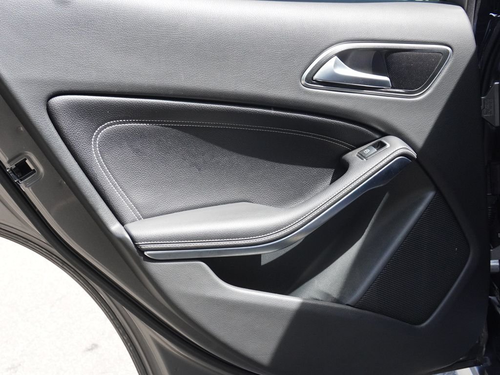 Used 2017 Gray Mercedes-Benz GLA 250 image 23