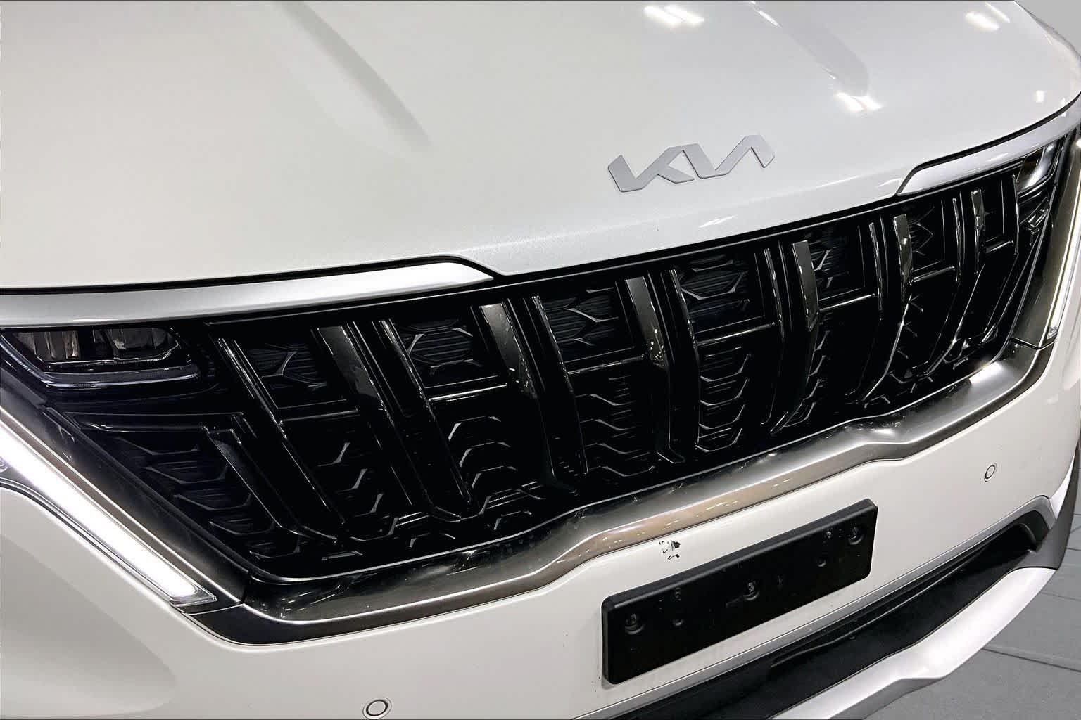 Used 2024 Snow White Pearl Kia EX image 30