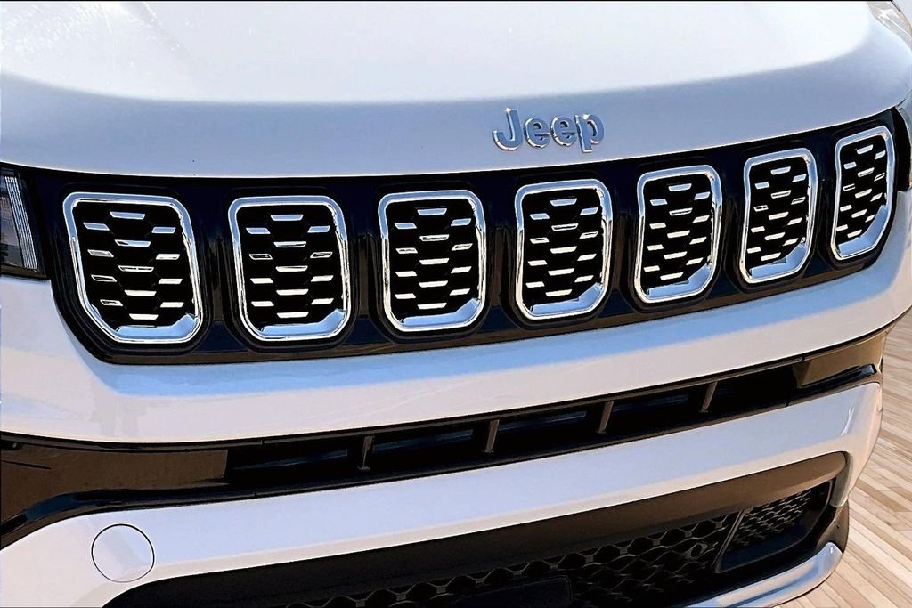 Used 2025 White Jeep Limited image 26