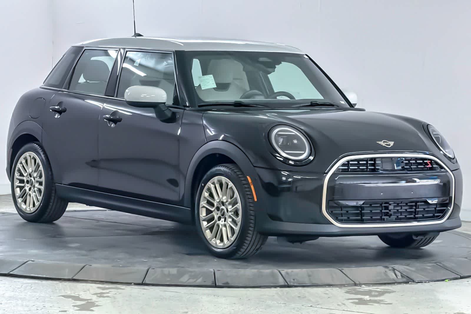 New 2026 Midnight Black II Metallic MINI Signature Plus image 9