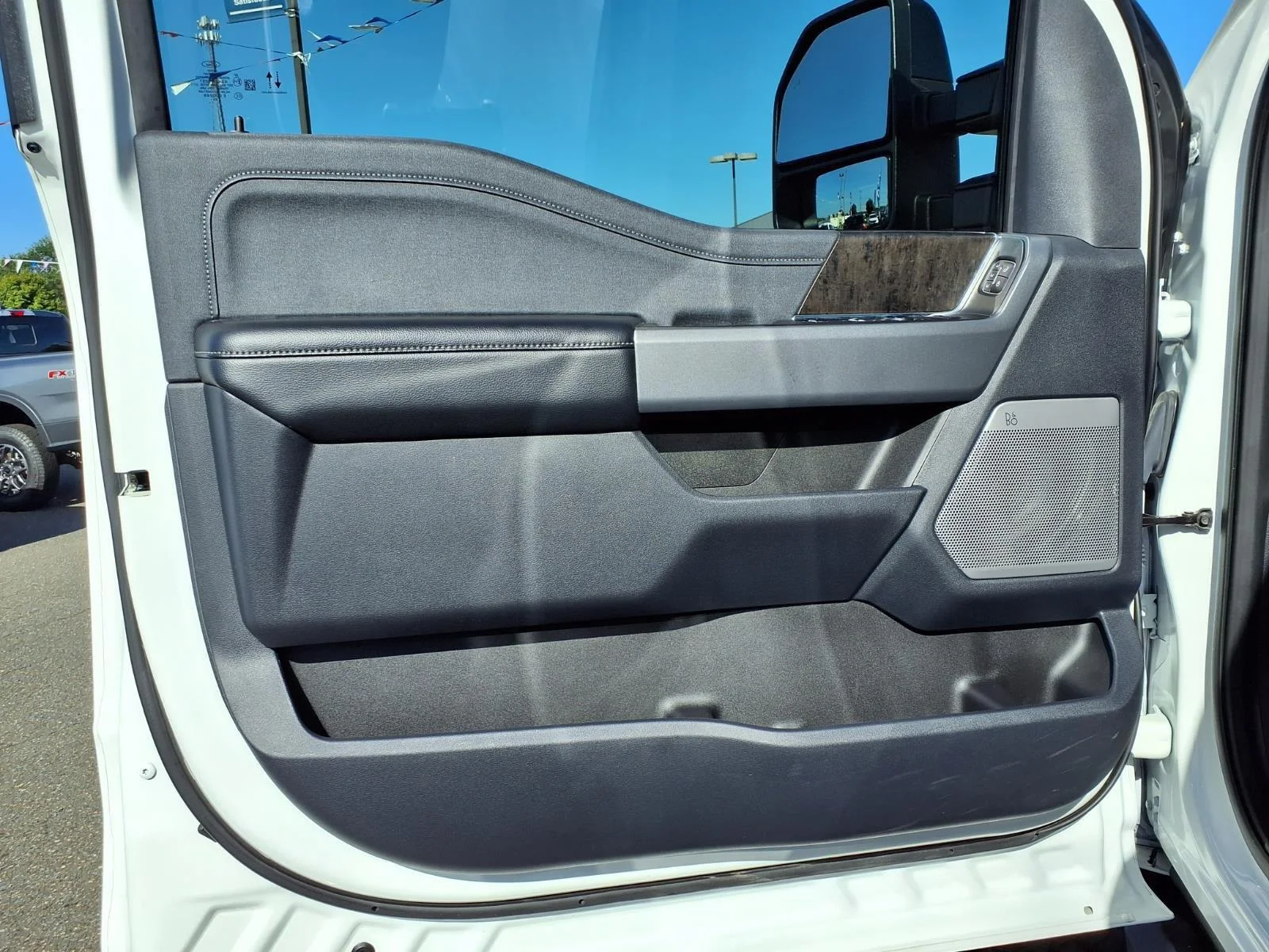 Used 2024 Star White Metallic Tri-Coat Ford LARIAT image 29