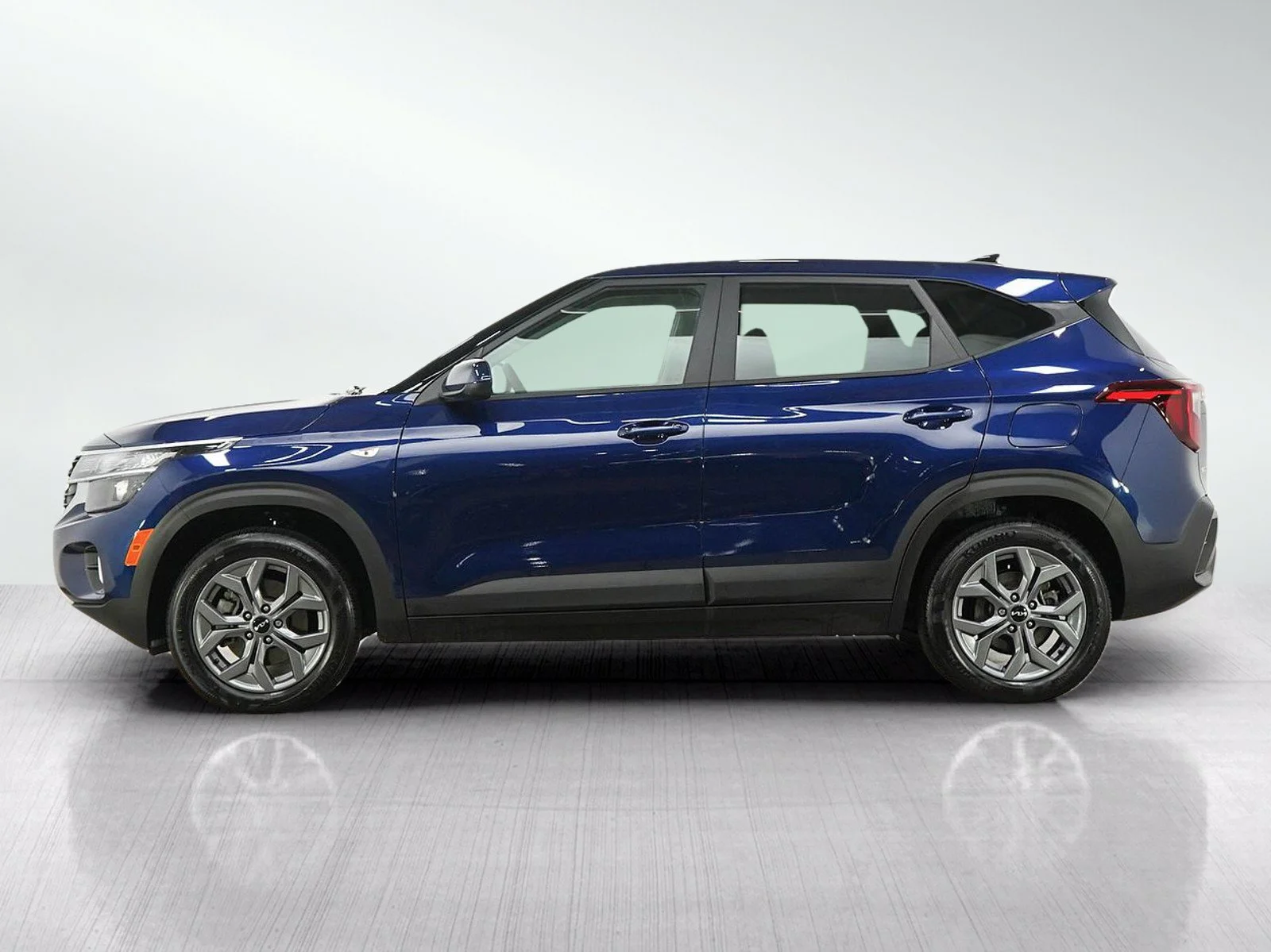 Used 2025 Kia Seltos LX with VIN KNDEPCAA8S7686387 for sale in Wayzata, Minnesota