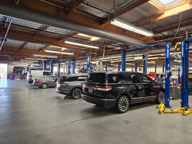 Used 2018 Black Mazda Grand Touring image 20