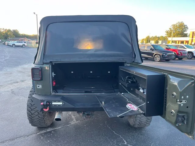 Used 2016  Jeep Unlimited Sport image 33