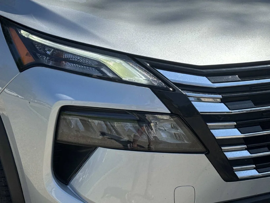 Used 2025 Silver Nissan SV image 3