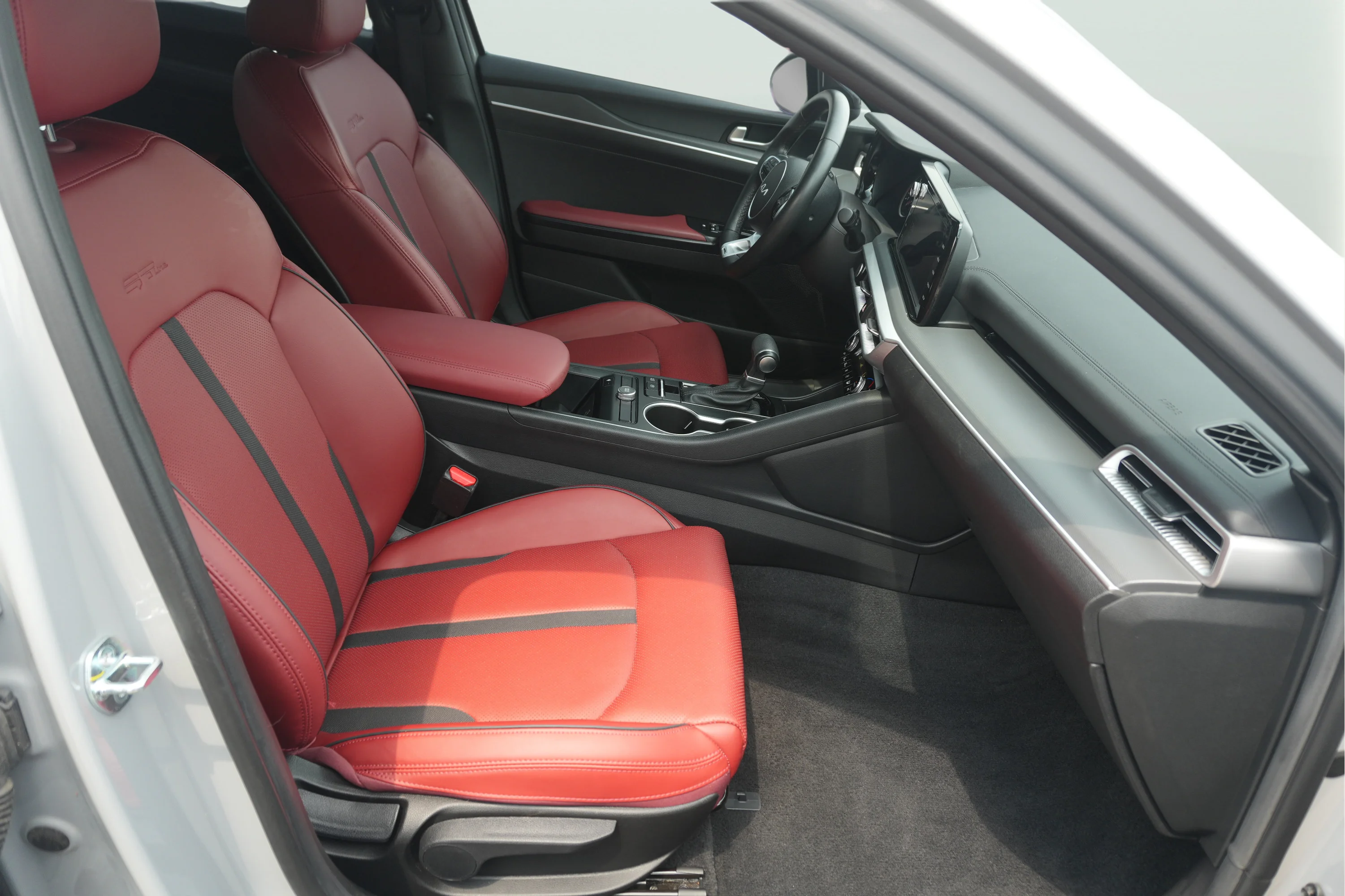Used 2023 Wolf Gray Kia GT-Line image 20