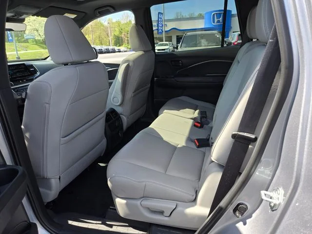 Used 2023 Silver Honda EX-L image 13