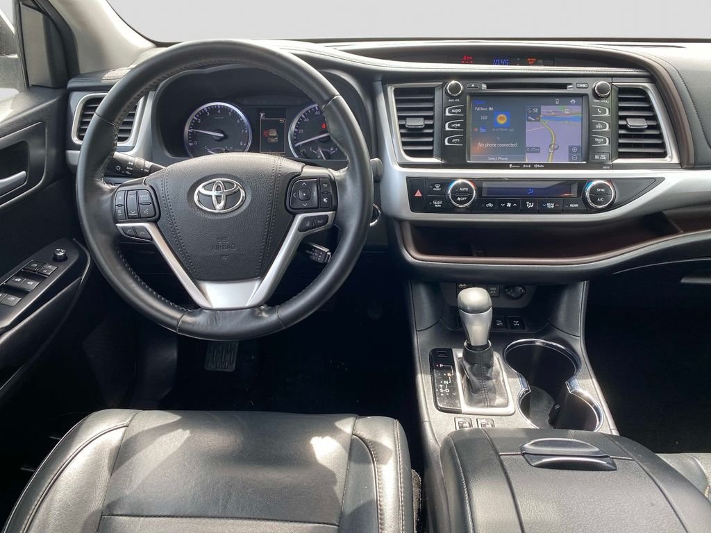 Used 2017 White Toyota XLE image 13