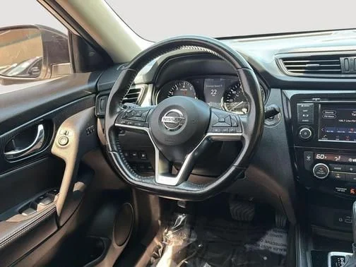Used 2018 White Nissan SL image 12