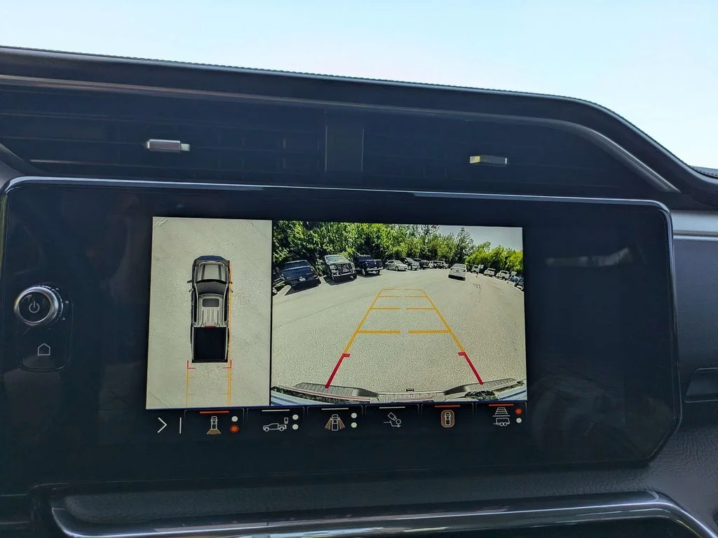 Used 2025 Silver GMC Denali image 23