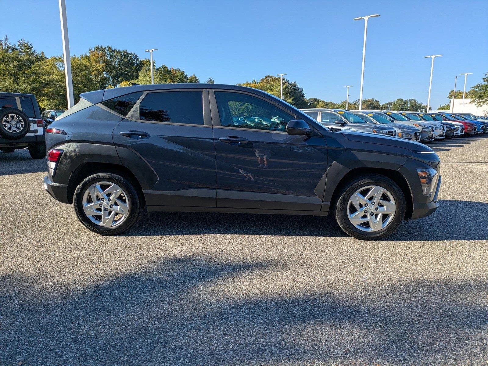 Used 2024 Denim Blue Pearl Hyundai SE image 3