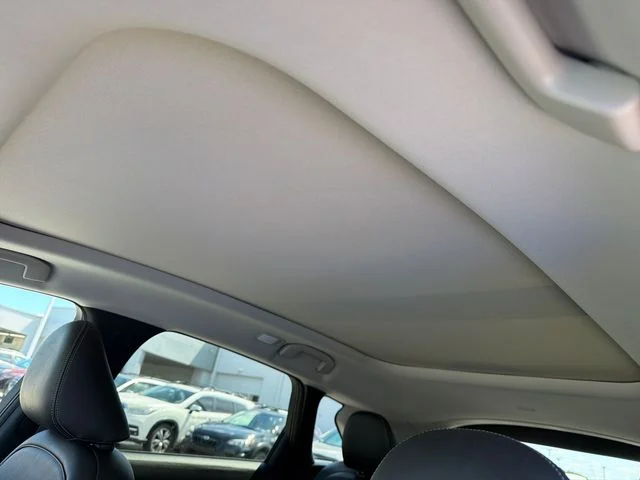 Used 2023 White INFINITI LUXE image 16