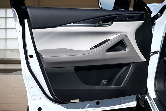 New 2027 RADIANT WHITE INFINITI LUXE image 23