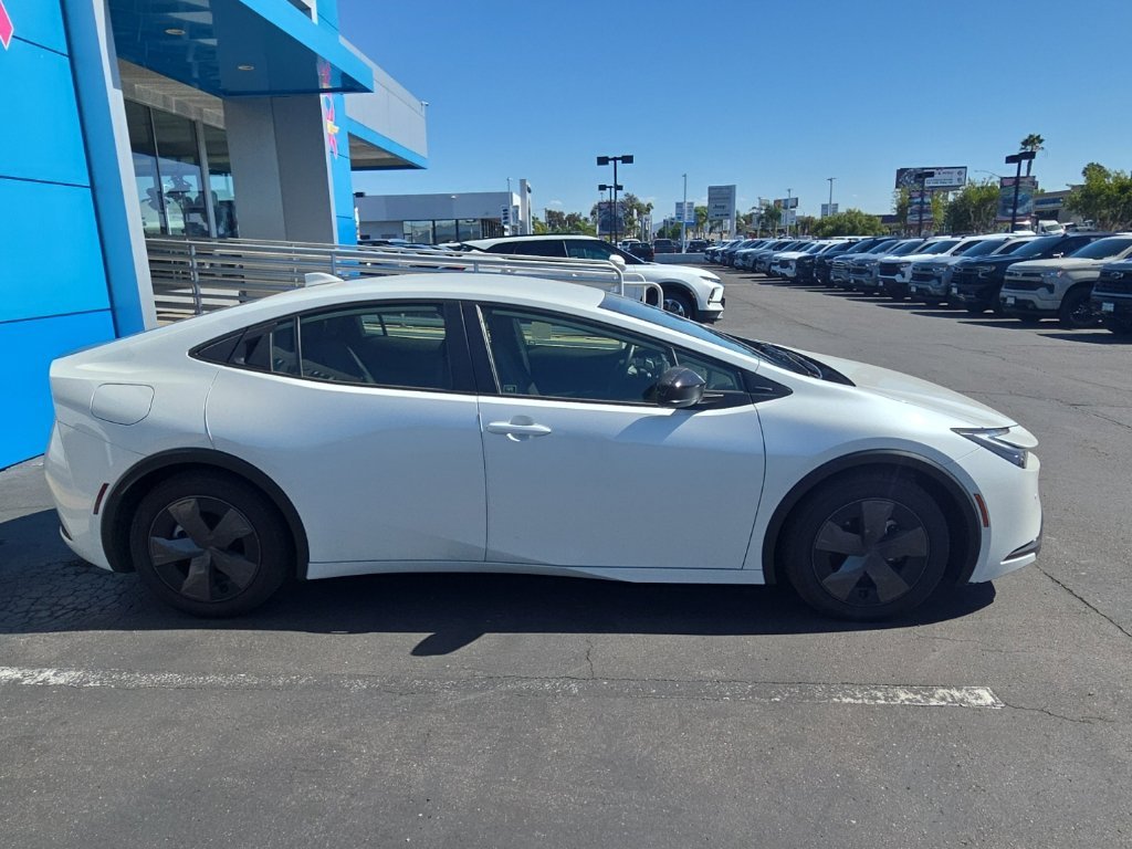 Used 2025 Pearl Toyota SE image 3