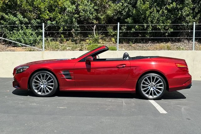 Used 2019  Mercedes-Benz SL 550 image 2