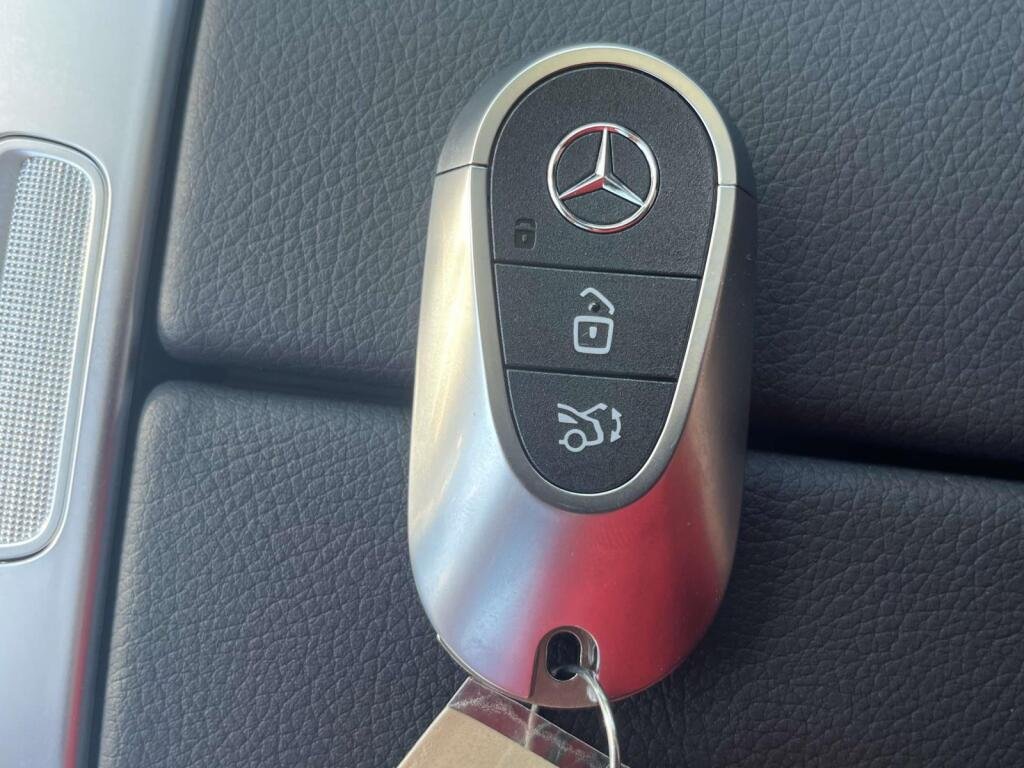 New 2026 2040/Black Mercedes-Benz GLC 300 image 4