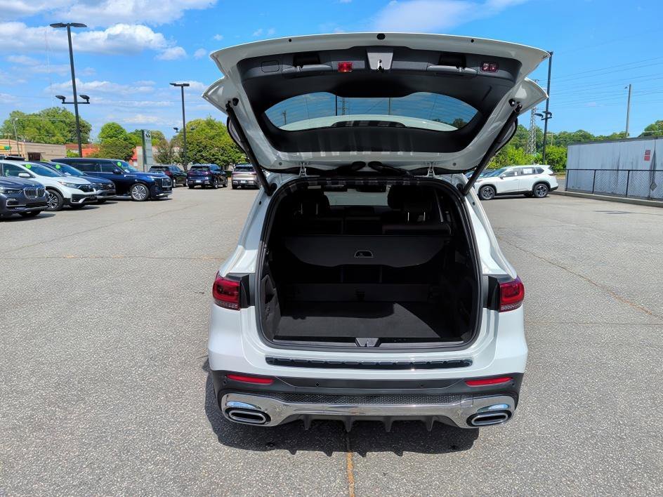 Used 2022 Digital White Metallic Mercedes-Benz GLB 250 image 15