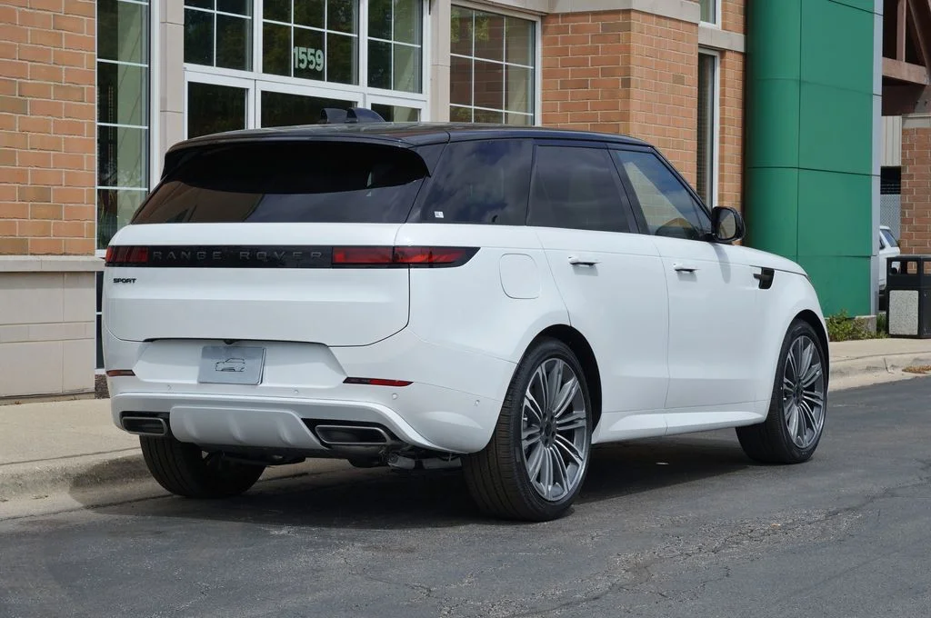 New 2026 Ostuni Pearl White Land Rover Dynamic SE image 6