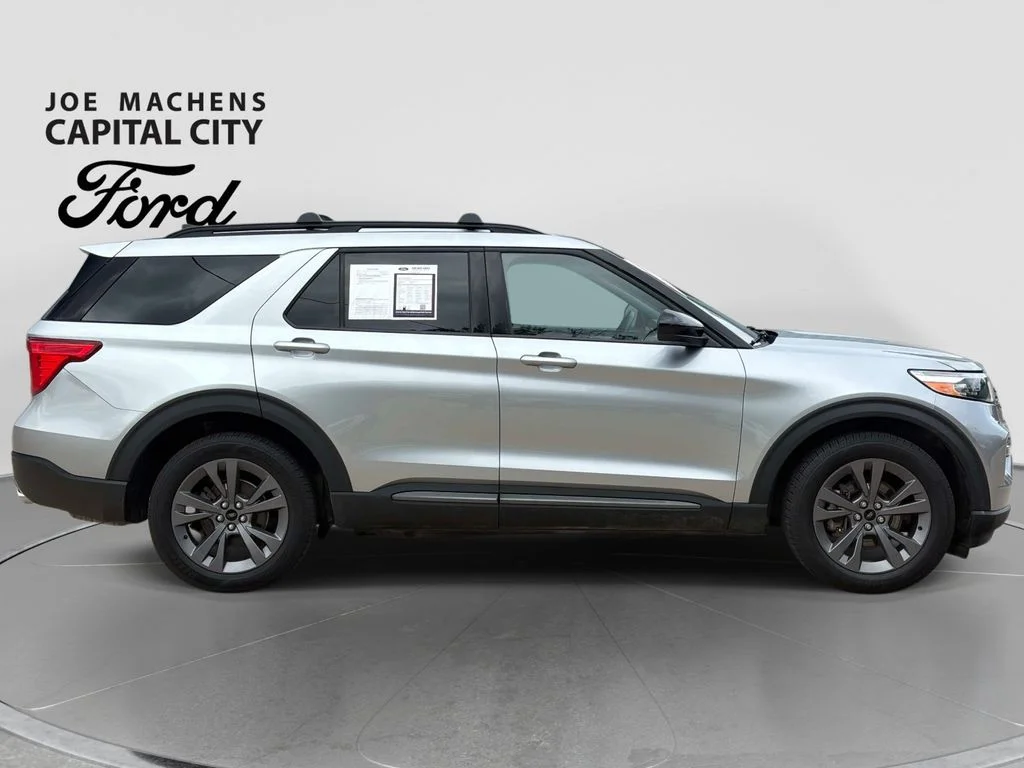 Used 2023 Silver Ford XLT image 3