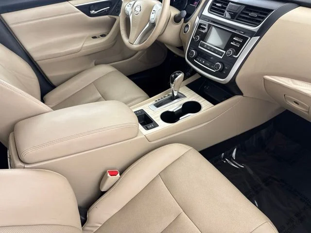 Used 2016 White Nissan 2.5 SL image 21