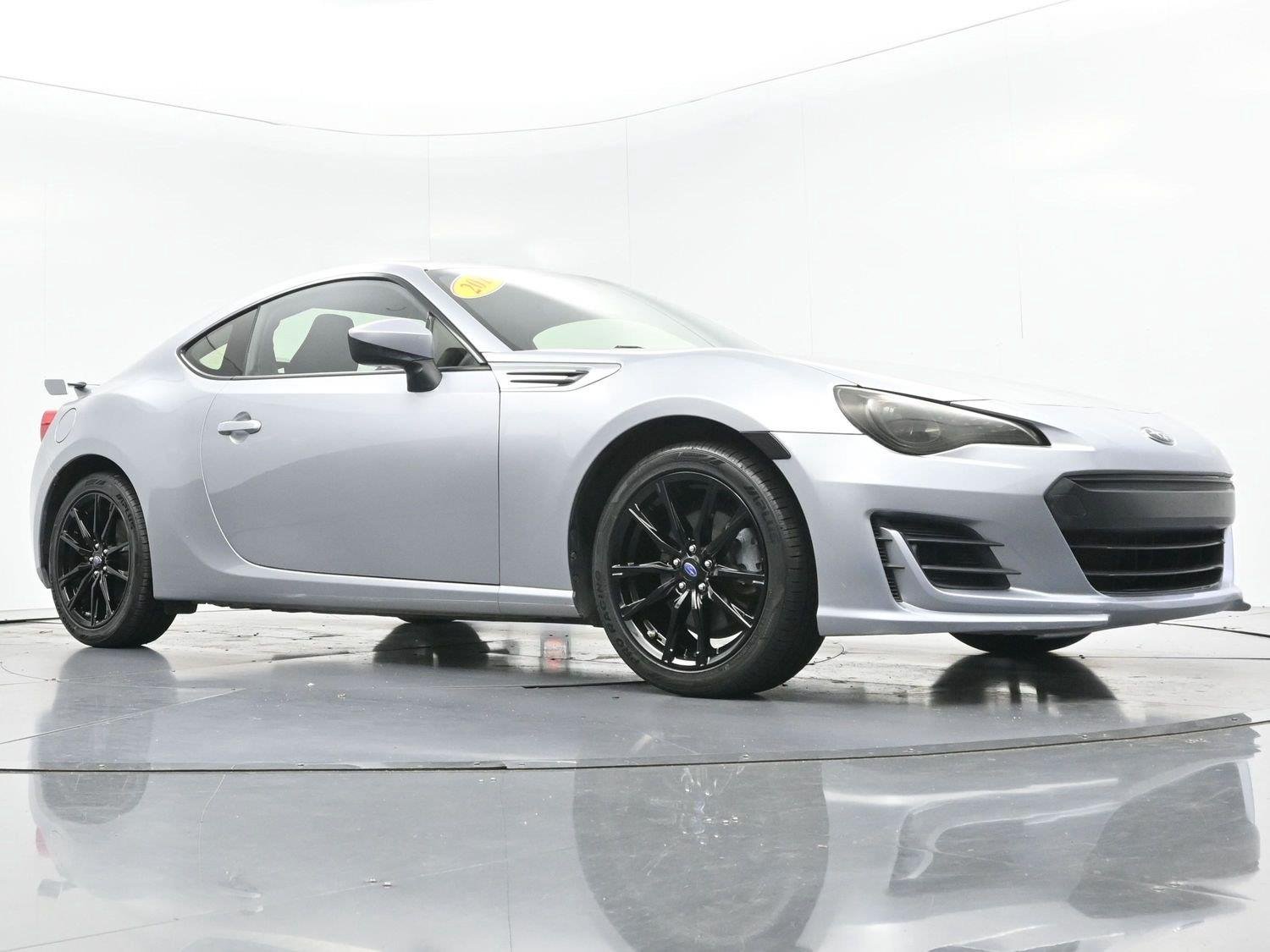 Used 2018  Subaru Premium image 35