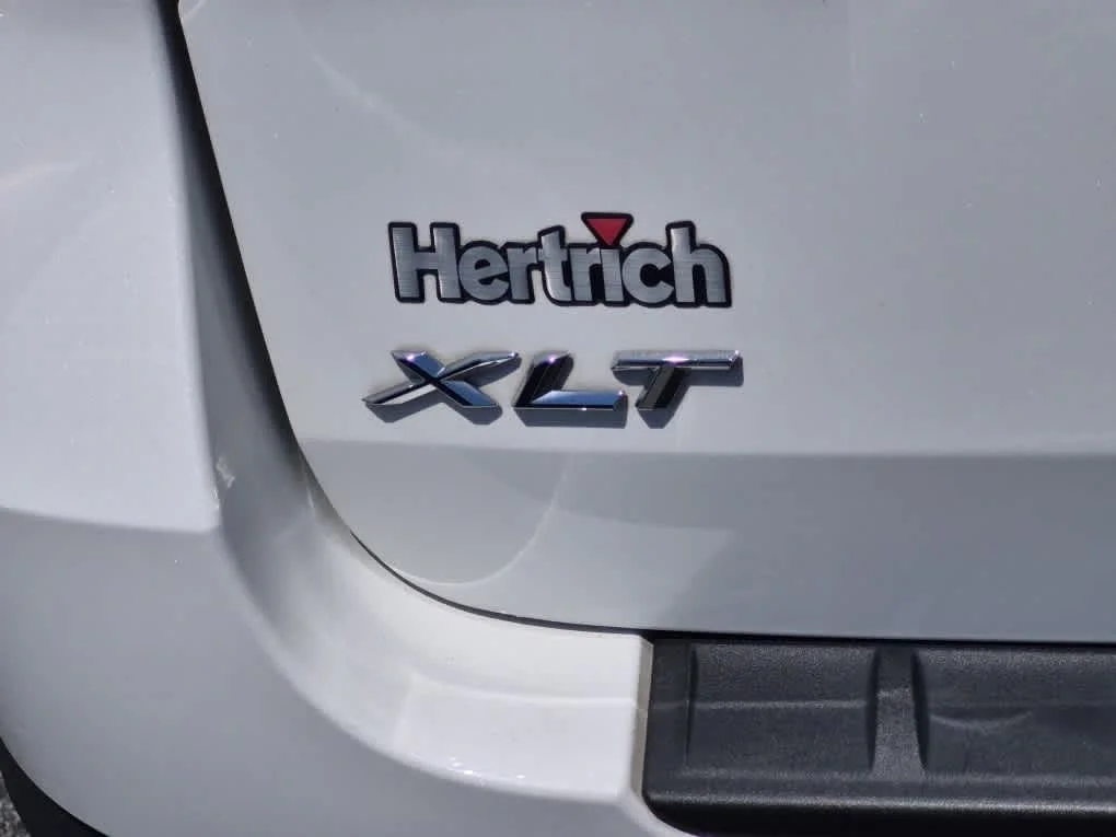 Used 2021 Star White Metallic Tri-Coat Ford XLT image 23