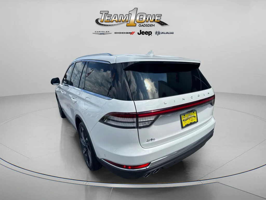 Used 2024 White Metallic Lincoln Reserve image 7