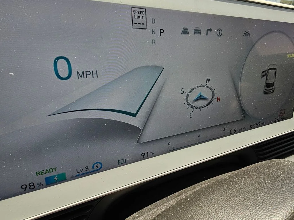 Used 2024 Green Hyundai SE image 28
