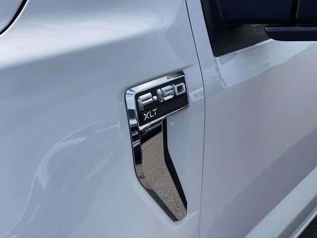 New 2026 Oxford White Ford XLT image 7