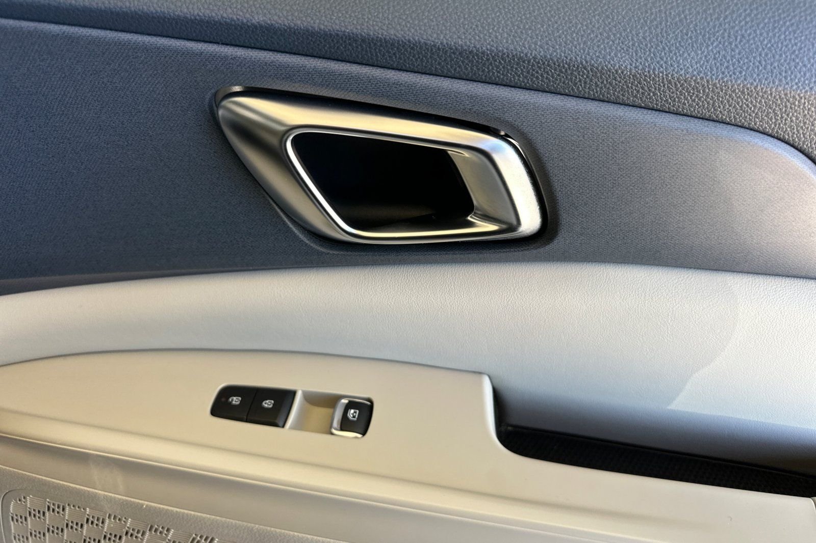 Used 2025 White Kia SX image 20