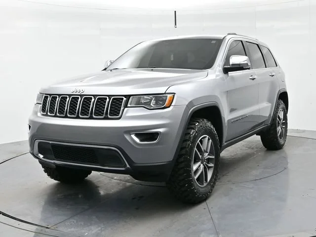 Used 2020 Billet Silver Metallic Clearcoat Jeep Limited image 3