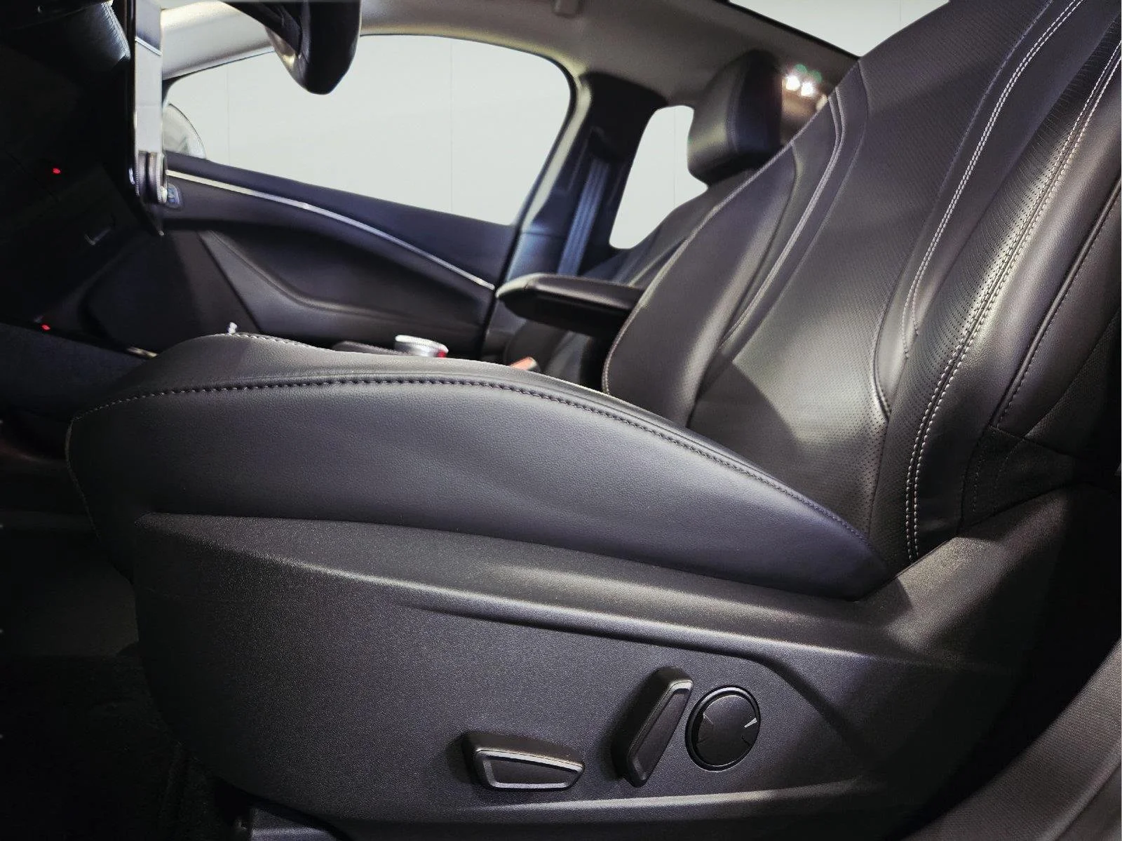 Used 2024 Vapor Blue Ford Premium image 40
