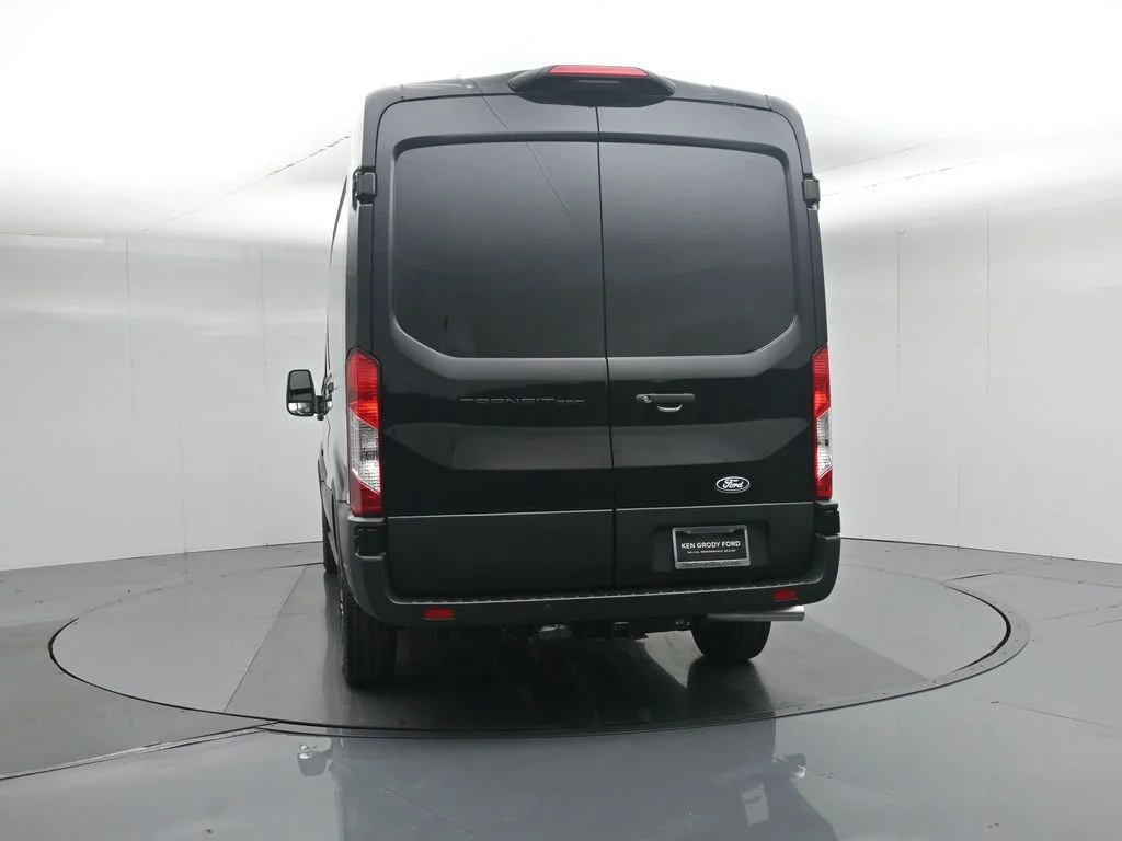 New 2026 Agate Black Metallic Ford Base image 27