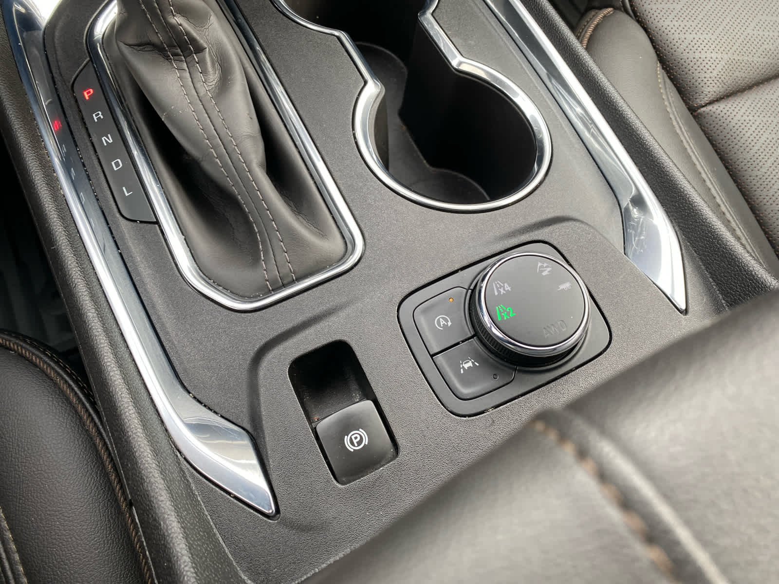 Used 2023 Iridescent Pearl Tricoat Chevrolet High Country image 21